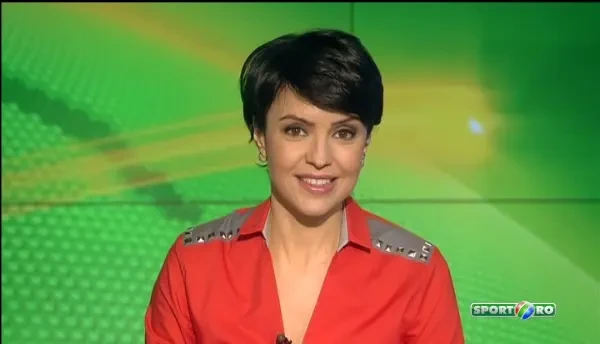 NEBUNIE la un meci de fotbal american! 3 maimute au facut SHOW TOTAL pe gazon. VIDEO