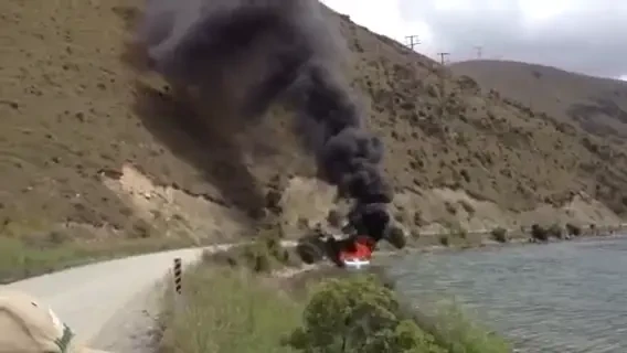 VIDEO Asa ceva n-ai mai vazut pana acum! Cum se stinge incendiul de pe un yacht in timp record! :)