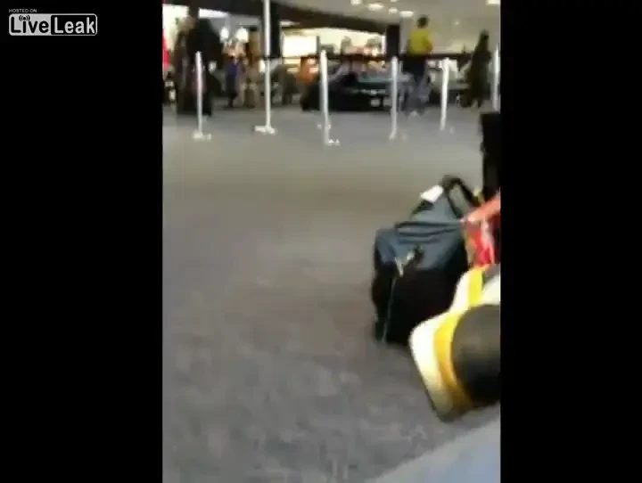 VIDEO Scene SOCANTE in aeroport! Un star din Twilight a socat milioane de oameni! Scandal incredibil