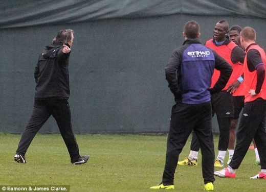 INCREDIBIL! Mancini S-A BATUT CU Balotelli la antrenament! Cei doi au fost despartiti cu greu! FOTO SOCANT_1