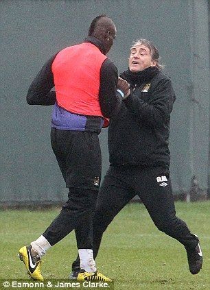INCREDIBIL! Mancini S-A BATUT CU Balotelli la antrenament! Cei doi au fost despartiti cu greu! FOTO SOCANT_4