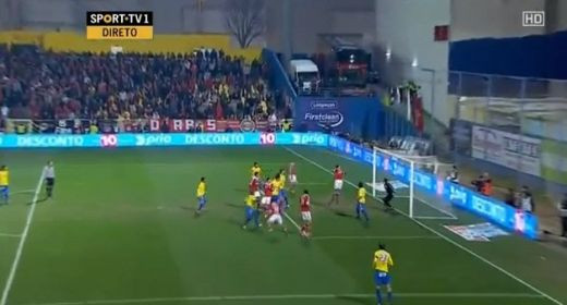 SENZATIONAL! Golul anului 2013 s-a dat ASEARA! Provocarea pe care Zlatan, Messi si Ronaldo se vor chinui s-o bata TOT anul! VIDEO cu golul marcat din ZBOR