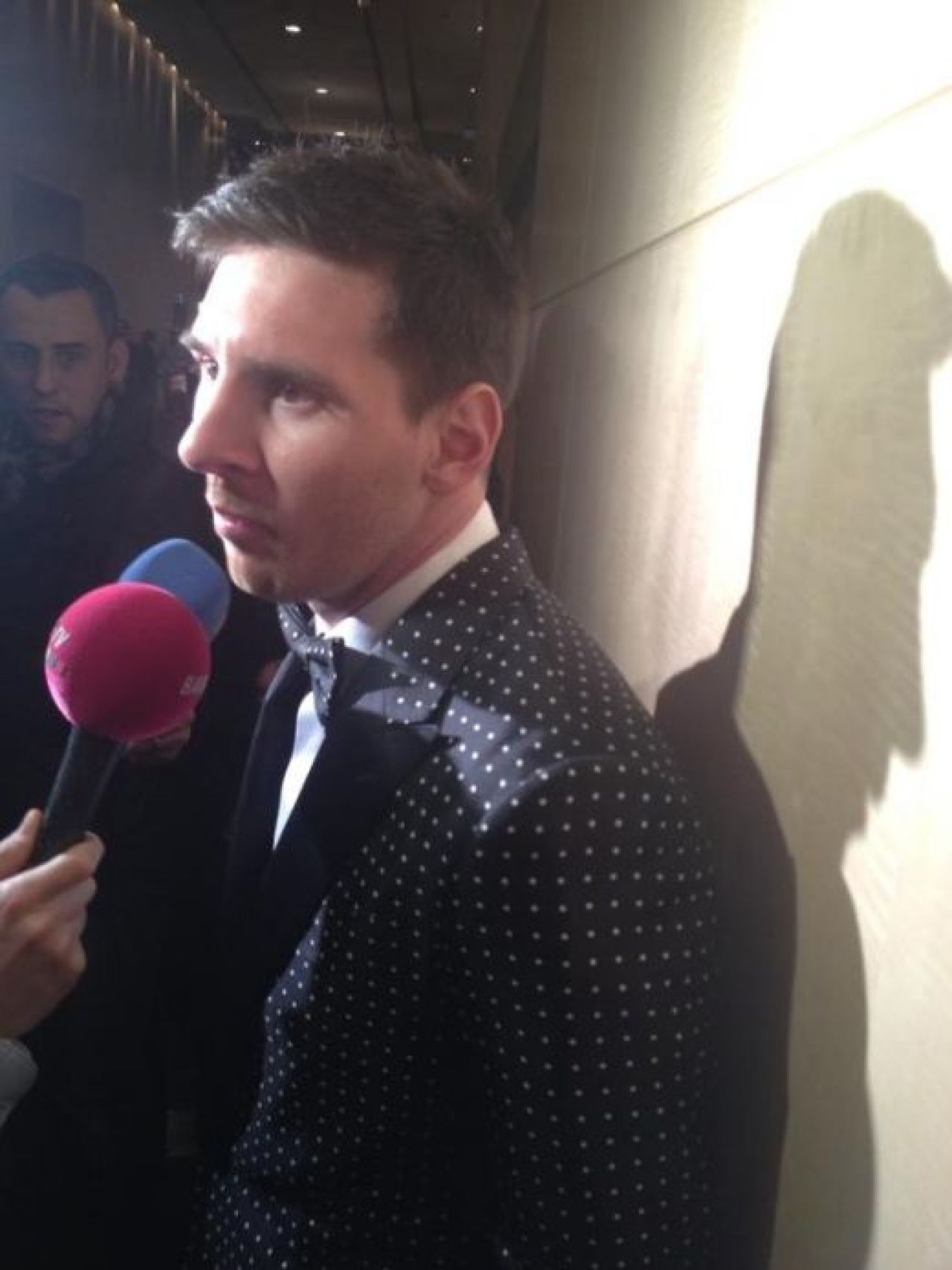 Messi, Messi, Messi, Messi! Super starul Barcelonei a batut un nou record! Messi a castigat Balonul de Aur 2012! Reactia emotionanta dupa primirea trofeului:_6