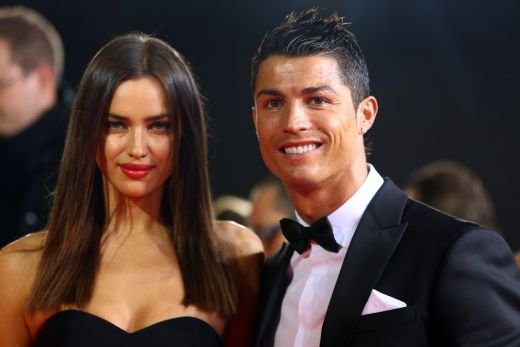 Aparitie SCLIPITOARE la decernarea Balonului de Aur: Messi a socat pe toata lumea cu costumul sau de BOSS! Ronaldo a pierdut razboiul pana si la vestimentatie! :)_2