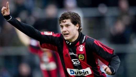 CAZ SOCANT: un fotbalist risca INCHISOAREA pentru sex cu un COPIL de 14 ani! A agatat pe Facebook si a DISTRUS o copilarie! Echipa l-a anuntat ca il DA AFARA