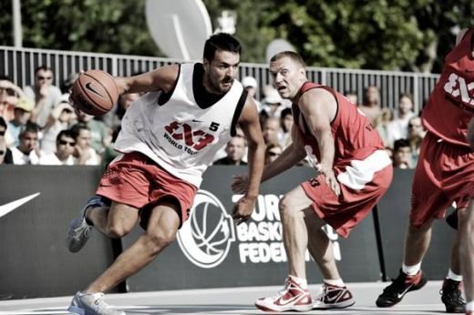 Traieste fiecare minut, ca si cum ar fi ultimul! Povestea romanului Angel Santana, cel mai bun jucator de streetball din tara:_4