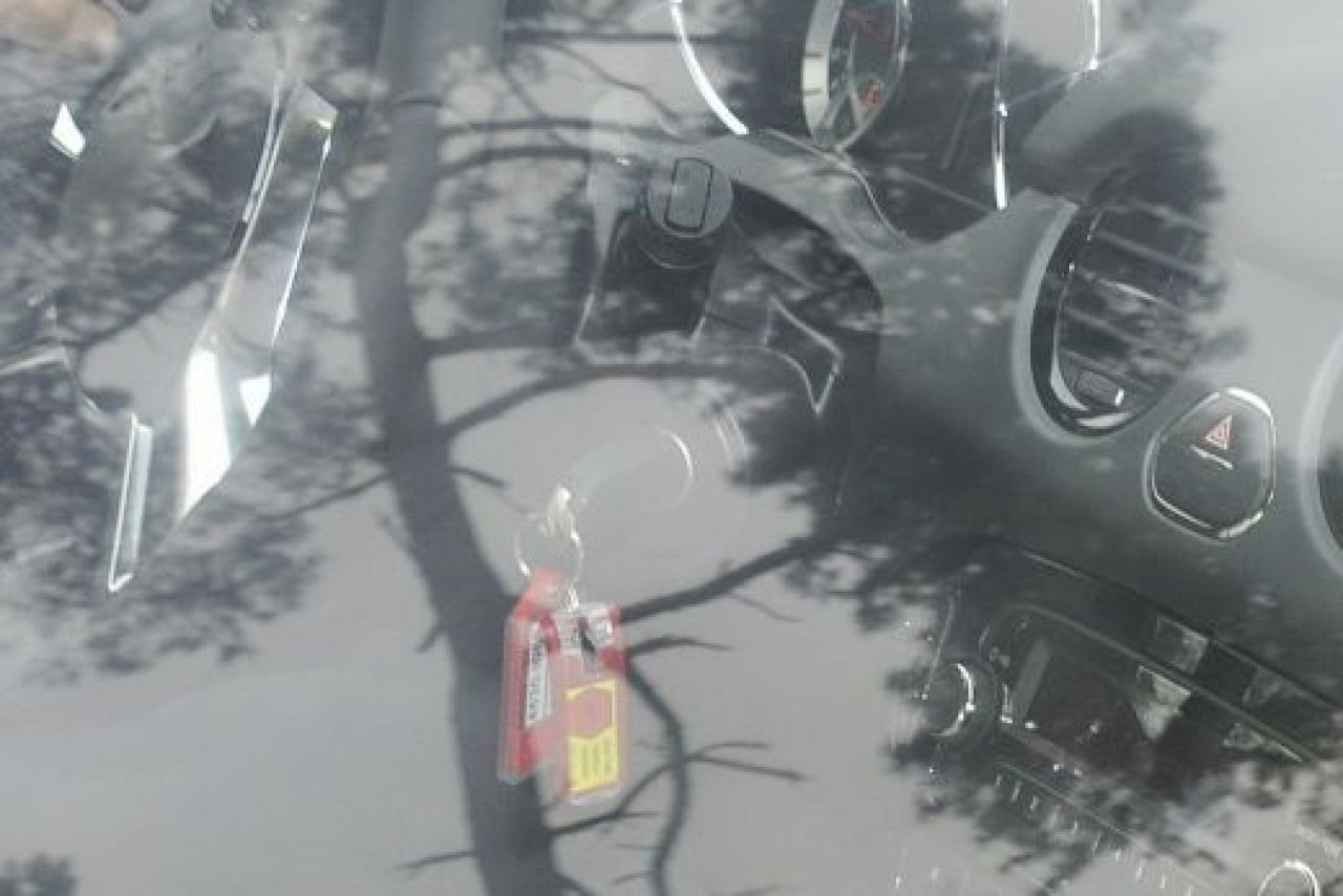 FOTO Noua Corsa a fost SPIONATA pe sosea! Opel isi schimba fata! Cum arata noua masina la teste:_2