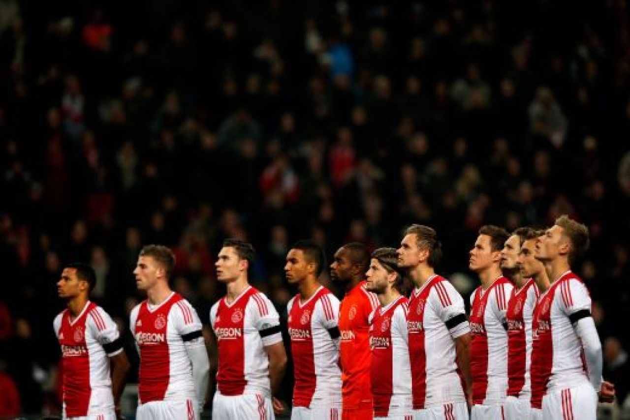 O societate vindecata prin fotbal! Probleme teribile scoase la suprafata de o TRAGEDIE! Ce gest fantastic va face Ajax dupa dubla cu Steaua:_9