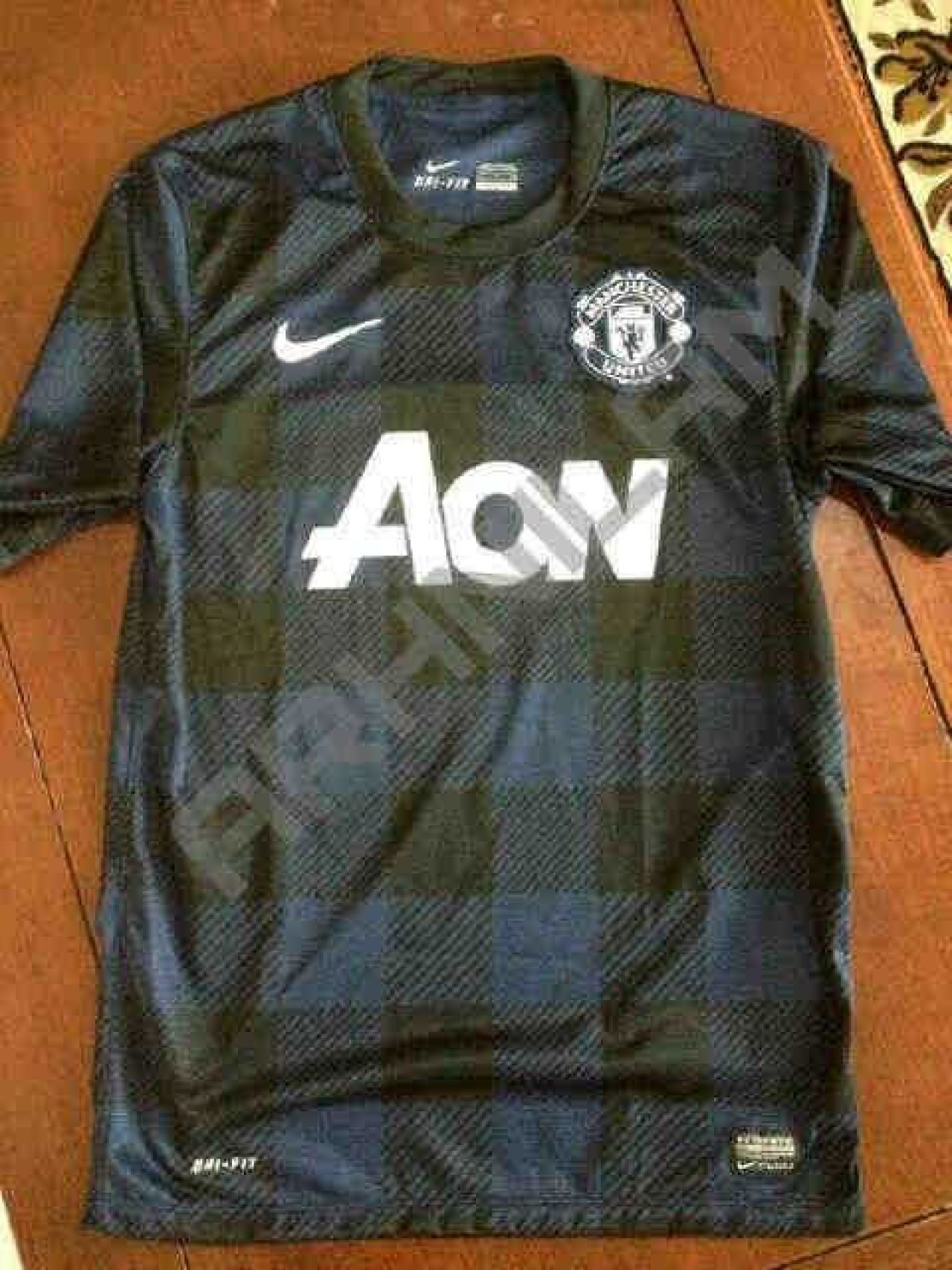 Manchester United SI-A UIMIT fanii cu designul noilor tricouri pentru deplasari! Ce se intampla cu sponsorii: FOTO_3