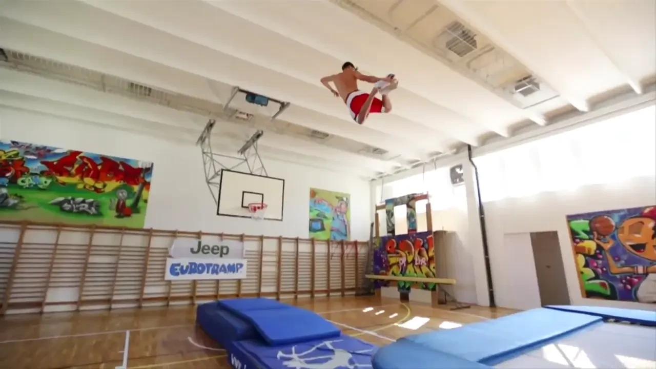 Asta-i clipul inceputului de an! Cum ar fi daca Superman ar juca baschet! Acrobatiile SUPRANATURALE care se pot transforma in tragedii intr-o secunda: VIDEO