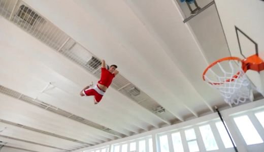 Asta-i clipul inceputului de an! Cum ar fi daca Superman ar juca baschet! Acrobatiile SUPRANATURALE care se pot transforma in tragedii intr-o secunda: VIDEO