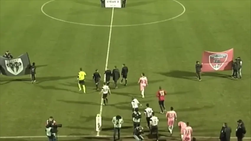 Golgeterul roman care a speriat Franta! Are 11 goluri in acest sezon si a mai reusit unul superb! Sutul din prima care i-a dat mainile peste cap portarului: VIDEO