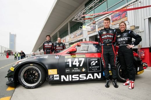 Visul oricarui gamer! Au trait jocul si au realizat o performanta uluitoare! Castigatorii Nissan GT Academy au avut un rezultat spectaculos in cursa din Dubai:_2