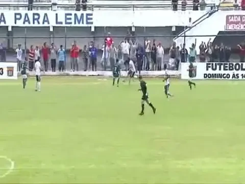 VIDEO Gol SENZATIONAL de portar! A inscris cu un sut de la peste 80 de metri! Super reusita: