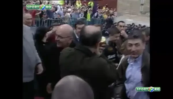 Copos injura Steaua alaturi de fanii Rapidului.