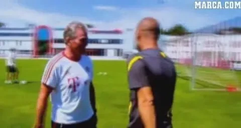 Guardiola a fost sa-i cunoasca pe jucatorii lui Bayern imbracat cu tricoul Barcelonei: I-a strans mana celui mai important jucator! VIDEO