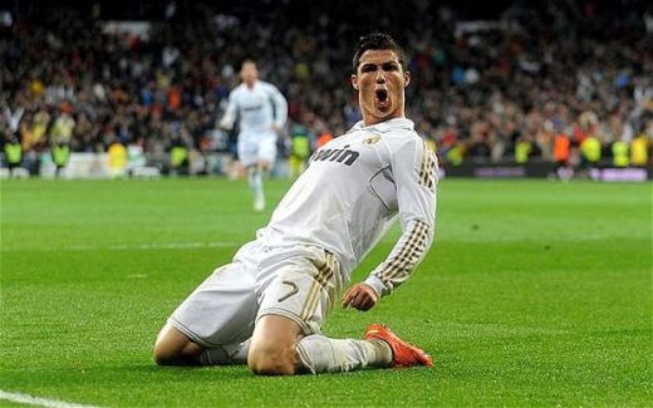 Cristiano Ronaldo are cele mai tari ghete de fotbal din lume! Vezi ce CULORI BESTIALE are noul model Nike Mercurial! FOTO_6