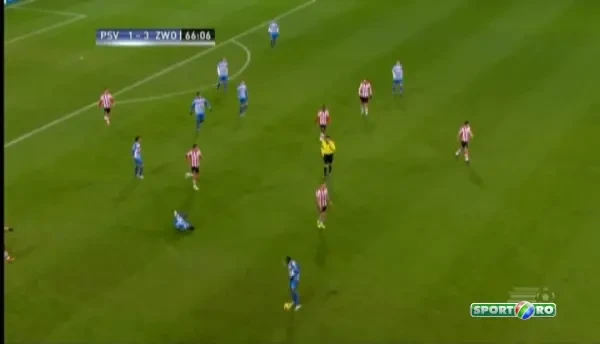 Imagini HORROR din vestiarul lui PSV: Un jucator si-a pierdut mintile si a lovit cu pumnul intr-un geam! VIDEO