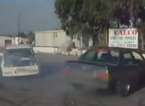 VIDEO Magie? Vrajitorie? Cel mai tare sofer! Face drifturi cu DOUA masini in acelasi timp! Cum este posibil: