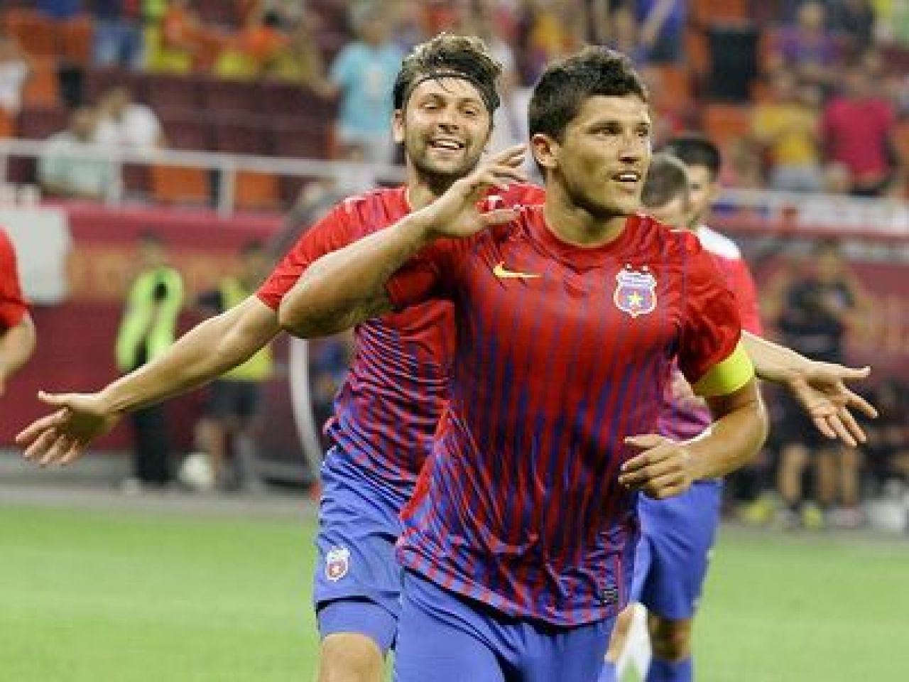 A spus cineva 'Ajax'? Tanase si Rusescu au DINAMITAT poarta lui Shovkovskiy! Rocha s-a facut de ras la singura ocazie avuta! Vezi toate fazele din Steaua 2-0 Dinamo Kiev:_3