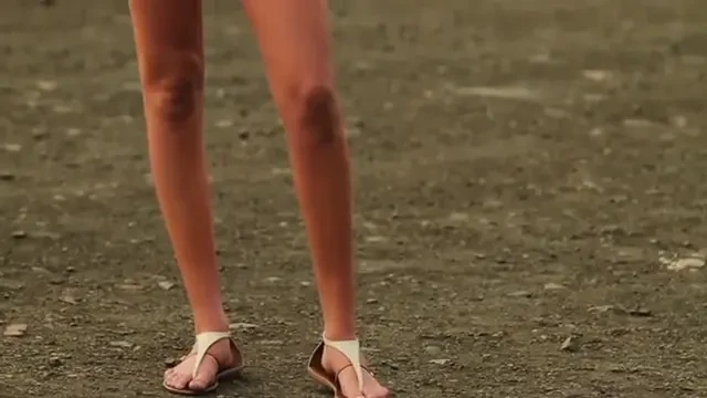 VIDEO Cel mai FIERBINTE clip din 2013: Kate Upton spala noul Mercedes CLA ca o DIVA! Super imagini: