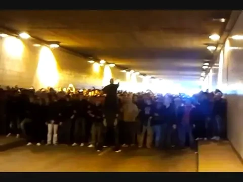 ATENTIE MARE la fanii lui Ajax! Lasa usor volumul la casti si vezi ce sunt in stare sa faca: Stelistii isi predau fularele! VIDEO