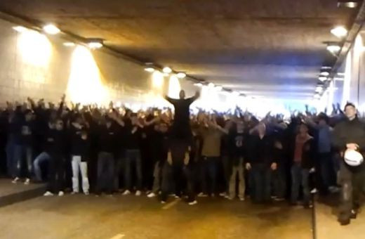 ATENTIE MARE la fanii lui Ajax! Lasa usor volumul la casti si vezi ce sunt in stare sa faca: Stelistii isi predau fularele! VIDEO