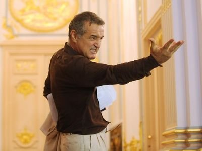 AFARA din Ghencea! L-a facut cersetor si l-a umilit in vestiar, acum L-A DAT AFARA! Becali face prima victima a iernii! Cine a plecat astazi de la Steaua: