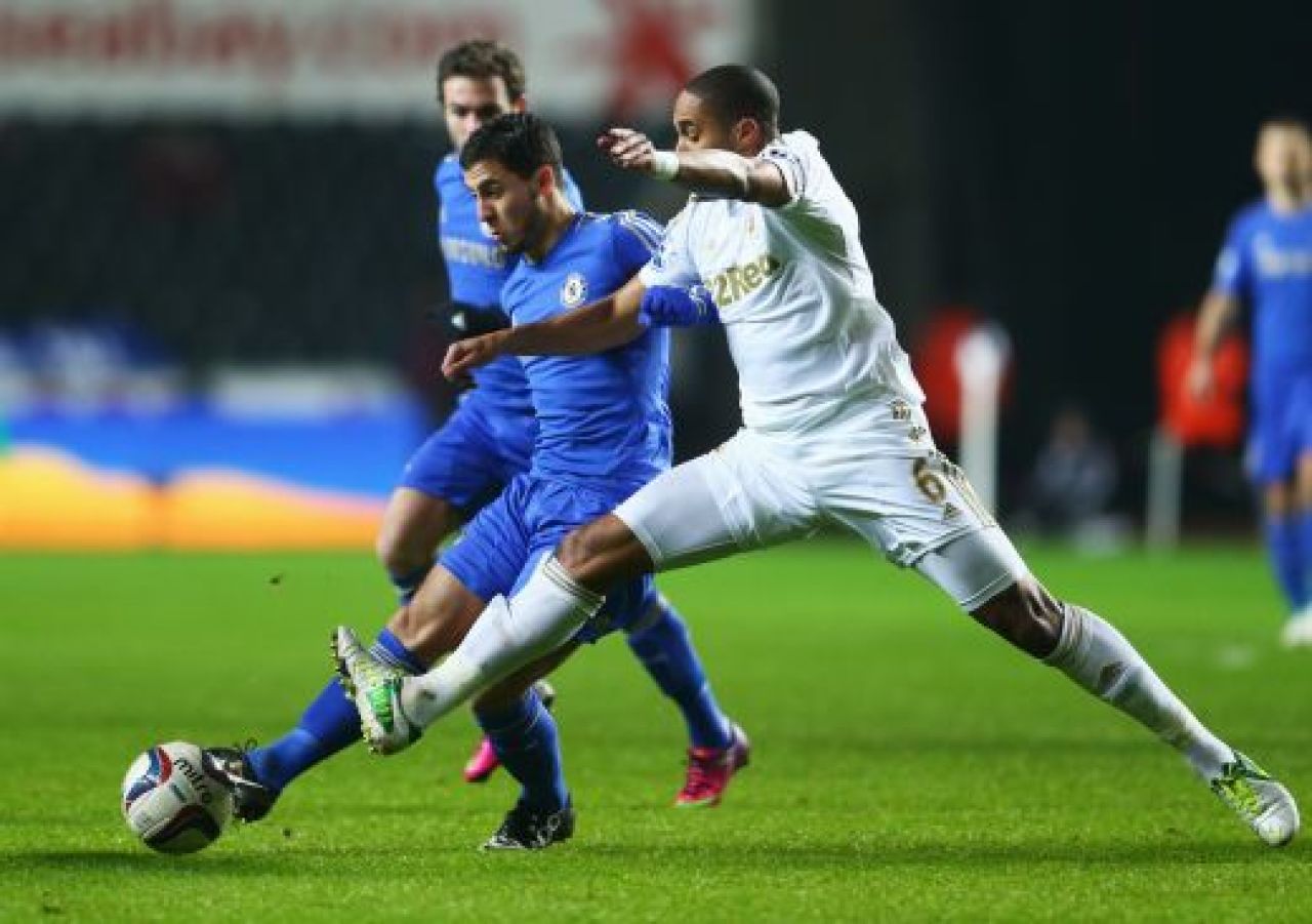 Galeria Zilei: Hazard a innebunit pe teren! A LOVIT cu piciorul in burta un copil de mingi cazut la pamant! Gest socant pentru fotbal! CLICK AICI pentru FOTO si VIDEO_5