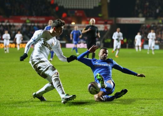 Galeria Zilei: Hazard a innebunit pe teren! A LOVIT cu piciorul in burta un copil de mingi cazut la pamant! Gest socant pentru fotbal! CLICK AICI pentru FOTO si VIDEO_13