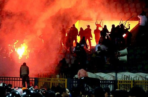 VIDEO CUTREMURATOR! 21 de oameni condamnati la moarte dupa cel mai sangeros meci de fotbal din istorie! Urmarile macelului