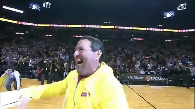 GENIAL! Secunda care i-a schimbat viata! A castigat cel mai important pariu si a fost imbratisat de idolul a milioane de oameni! Cati bani a castigat: VIDEO