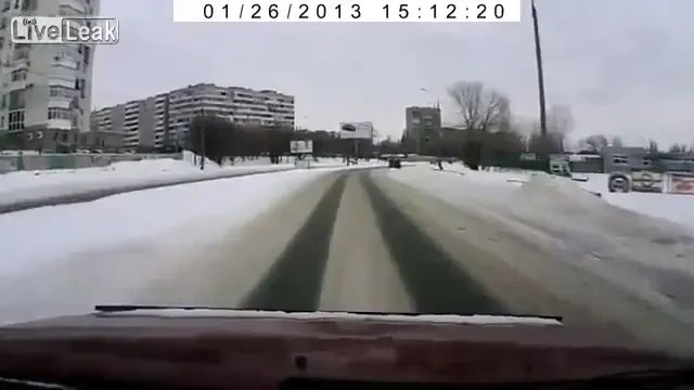 VIDEO Rusii l-au vazut pe ALADIN pe sosea! Cine are nevoie de sanie?! Cum te dai cel mai bine pe zapada: