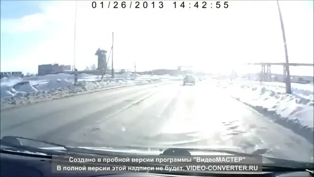 Era o dimineata linistita pe o sosea din Rusia. Acest sofer n-ar fi ghicit niciodata ce avea sa i se intample: VIDEO