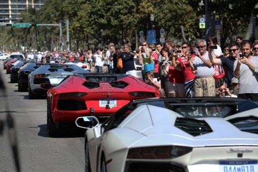 Imaginea crizei in America: 50 de LAMBORGHINI au facut show pe strazile din Miami! Ce SUPER MASINA de 300.000 de dolari au lansat: VIDEO
