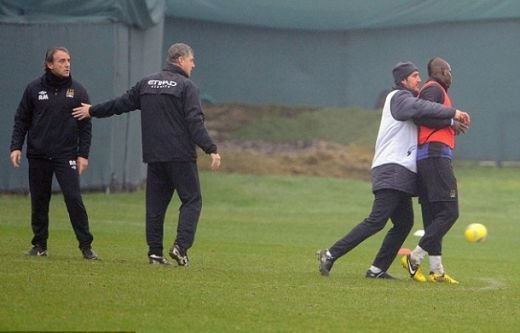 Galeria zilei: Mancini PLANGE dupa 'copilul lui'! 