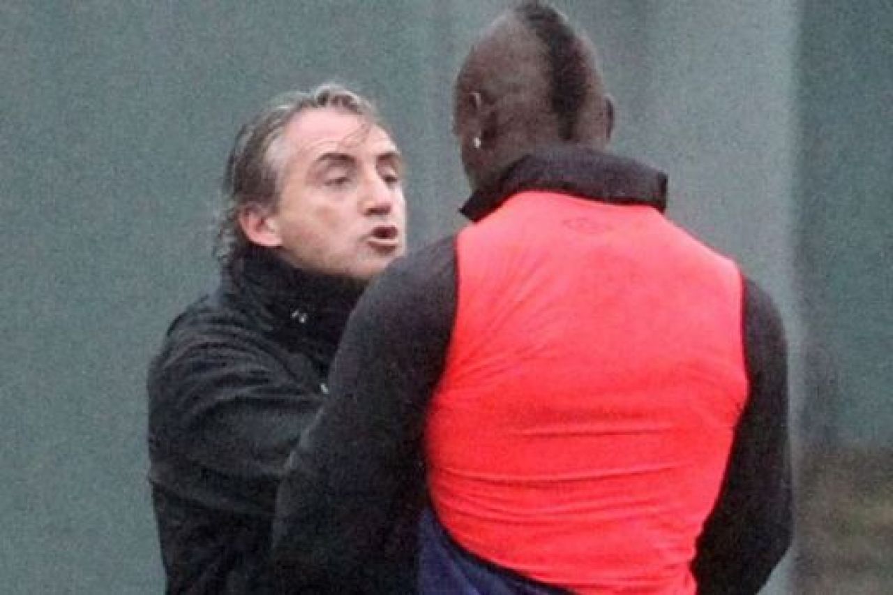 Galeria zilei: Mancini PLANGE dupa 'copilul lui'!