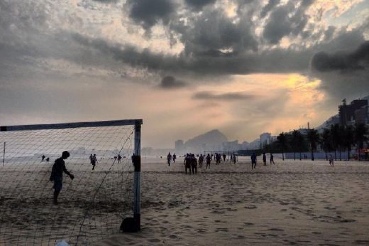 Totul s-a intamplat de la un lucru atat de mic: brazilienii s-au apucat de fotbal dintr-o intamplare! Povestea omului care a dus fotbalul 'la scoala' in Brazilia:_6