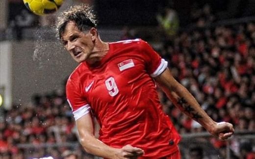 Cel mai batran golgheter din lume a trecut prin razboi! Uriasul din 'tara piticilor' a facut AUTOSTOPUL ca sa ajunga vedeta! El e considerat un Messi, chiar si la 42 de ani:_6