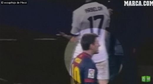 Primul El Clasico al anului a aratat O NOUA FATA a lui Messi! Imaginile VIDEO l-au surprins SCUIPAND spre suporteri si spre banca Realului!_2