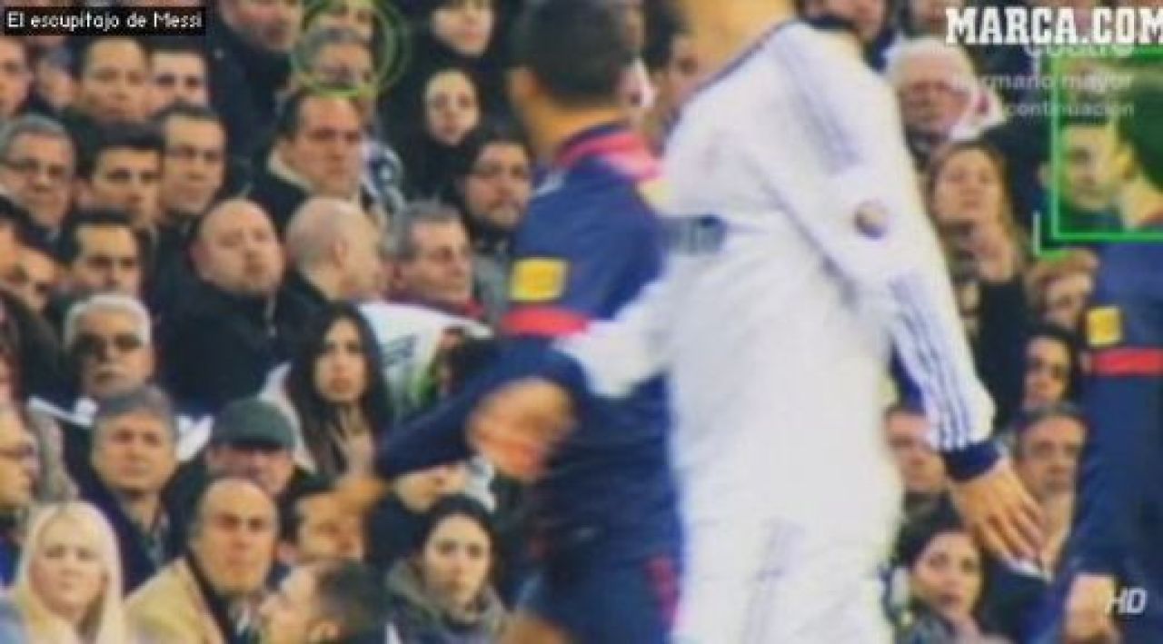 Primul El Clasico al anului a aratat O NOUA FATA a lui Messi! Imaginile VIDEO l-au surprins SCUIPAND spre suporteri si spre banca Realului!_3