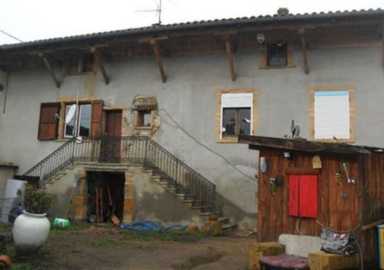 Casa asta o poti cumpara cu 1 euro. E scoasa la vanzare dar NIMENI nu o cumpara: Te ingrozesti doar cand auzi! FOTO_1