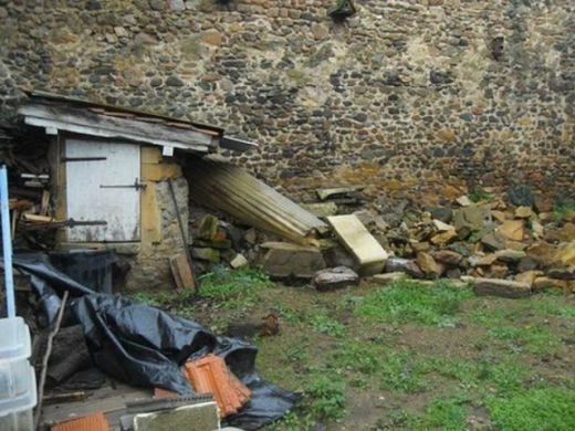 Casa asta o poti cumpara cu 1 euro. E scoasa la vanzare dar NIMENI nu o cumpara: Te ingrozesti doar cand auzi! FOTO_3
