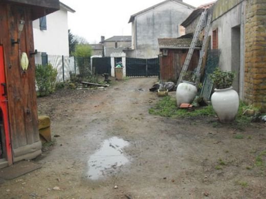Casa asta o poti cumpara cu 1 euro. E scoasa la vanzare dar NIMENI nu o cumpara: Te ingrozesti doar cand auzi! FOTO_5