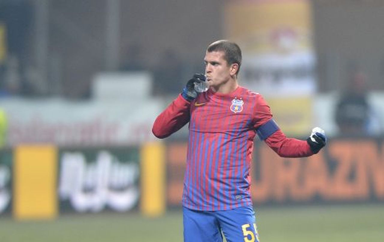 Au gasit 'CIOCANUL' cu care o strivesc pe Ajax! E peste Tanase si Chipciu la mijlocul terenului: 54% din fani l-au votat Nr. 1 la Steaua! Vezi cine e:_1