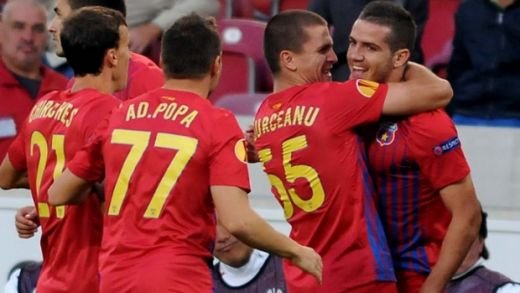 Au gasit 'CIOCANUL' cu care o strivesc pe Ajax! E peste Tanase si Chipciu la mijlocul terenului: 54% din fani l-au votat Nr. 1 la Steaua! Vezi cine e:_3