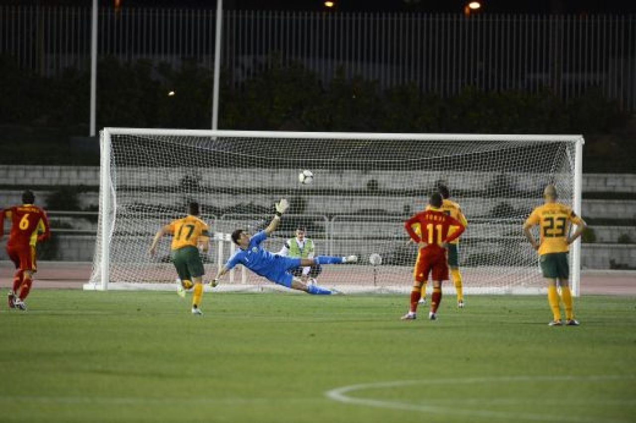 Galeria Zilei: Romania 3-2 Australia! Tanase, Stancu si Torje au evitat o noua rusine! Suporterii i-au cerut demisia lui Piturca CLICK AICI pentru FOTO:_6