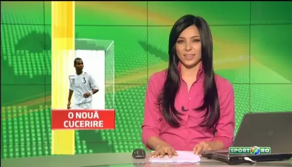 Ashley Cole a lasat supararea deoparte! A fost fotografiat cu o bruneta si pare sa fi uitat complet de divortul de Cheryl! Cum arata fata: