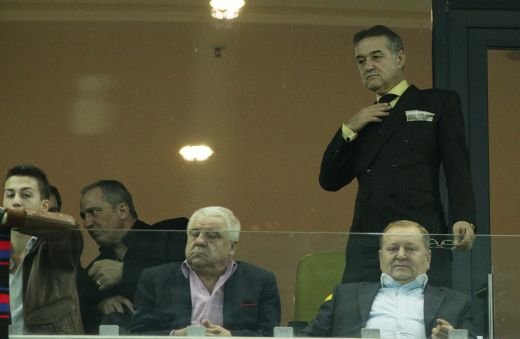 Becali TREMURA in Dubai | Declaratie misterioasa inainte de verdict: "Cineva vrea sa puna mana pe Steaua" UPDATE: Amanare in dosarul terenurilor