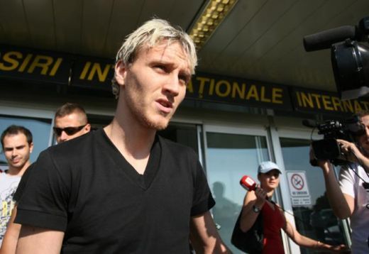 Curiosul caz al lui Nicky Mitea! A fost transferat la Dinamo pe 10 mingi si a plecat in 2002 pentru un motiv absolut incredibil! Dezvaluirile lui Cristi Borcea:_3